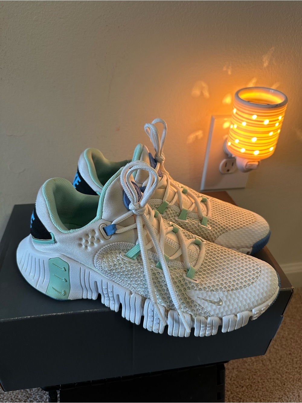 Nike Free Metcon 4, Women’s sneakers Size 8.5 White Mint Foam
